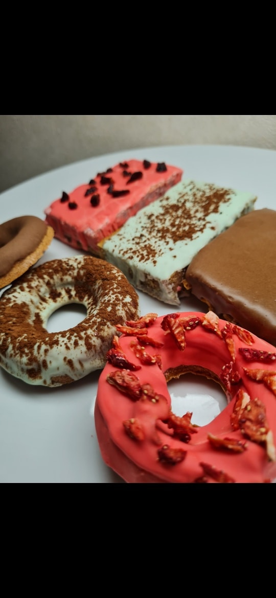 Doggy Brownie and donut deluxe box